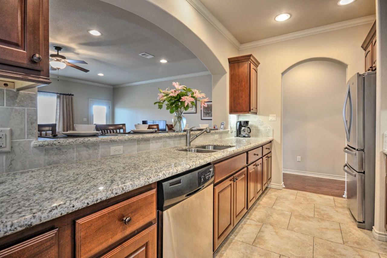 College Station Townhouse With Private Patio Villa Kültér fotó
